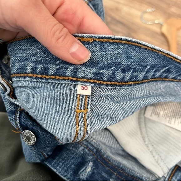 Levis High Rise Wedgie Short in Buena Vista Light - Picture 12 of 13